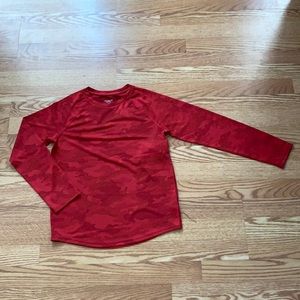 Girls Old Navy NWT Go-Dry Shirt Red Camo L (10-12) Large Long Sleeve